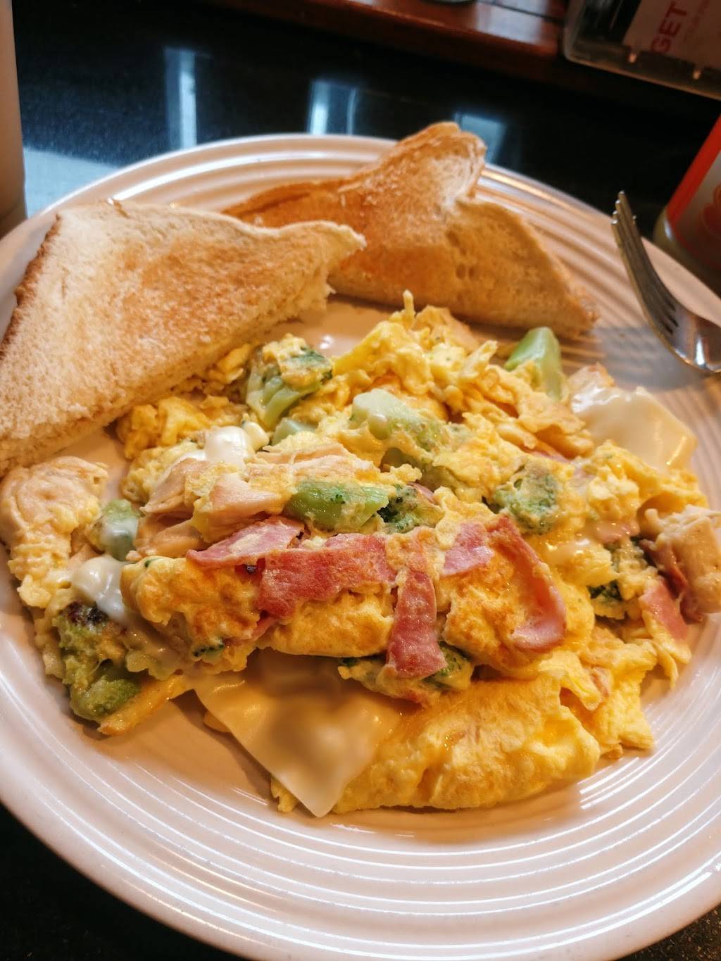 Sals Pizza | restaurant | 205 L St, Boston, MA 02127, USA | 6172685800 OR +1 617-268-5800