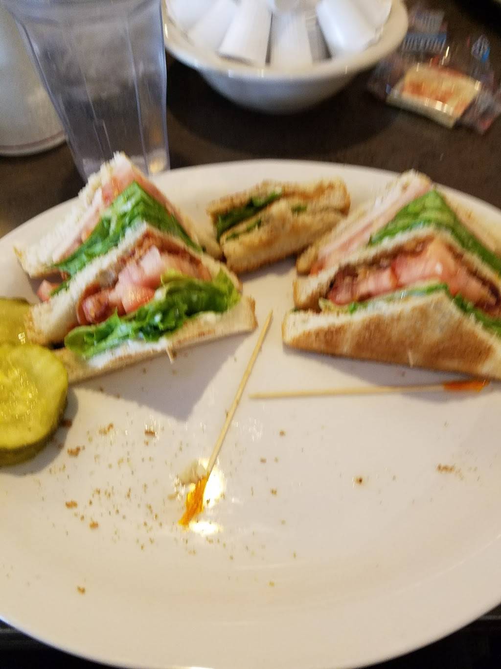 Hi-Way Restaurant Inc | restaurant | 210 W Norris Dr, Ottawa, IL 61350, USA | 8154319431 OR +1 815-431-9431