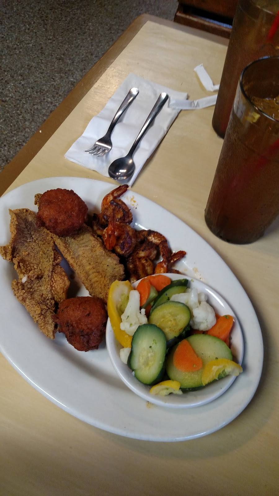 Adams Catfish House | restaurant | 8523 LA-23, Belle Chasse, LA 70037, USA | 5043920541 OR +1 504-392-0541