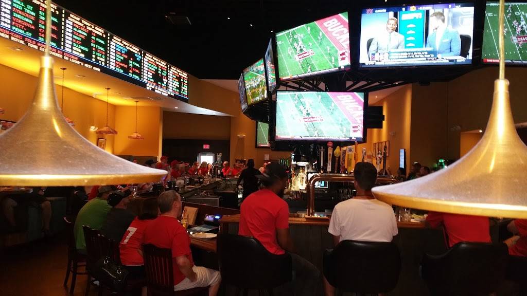 Sporting Life Bar | restaurant | 7770 S Jones Blvd, Las Vegas, NV 89139, USA | 7023314647 OR +1 702-331-4647