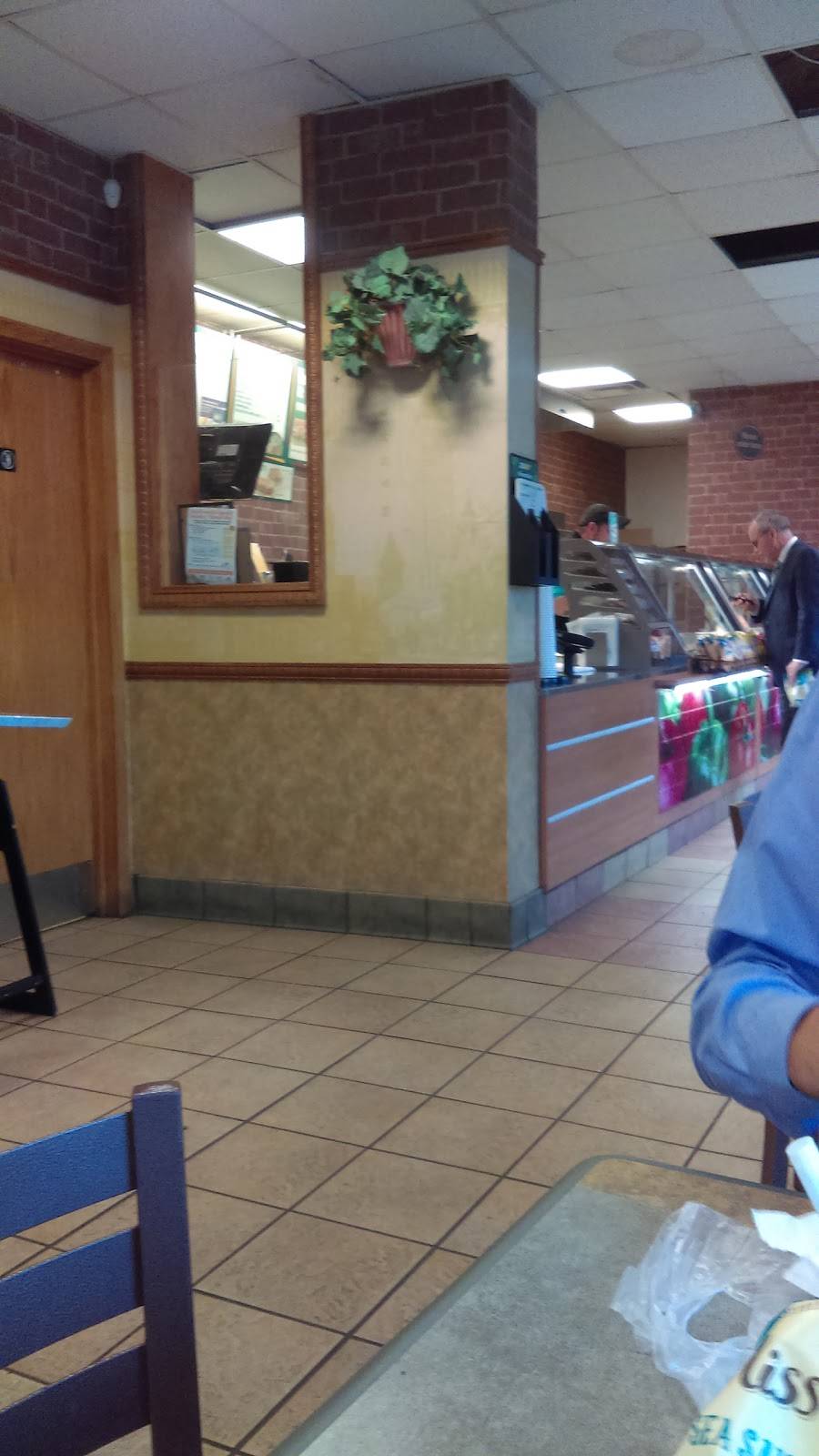 Subway Restaurants | restaurant | 3200 N High St, Columbus, OH 43202, USA | 6142677827 OR +1 614-267-7827