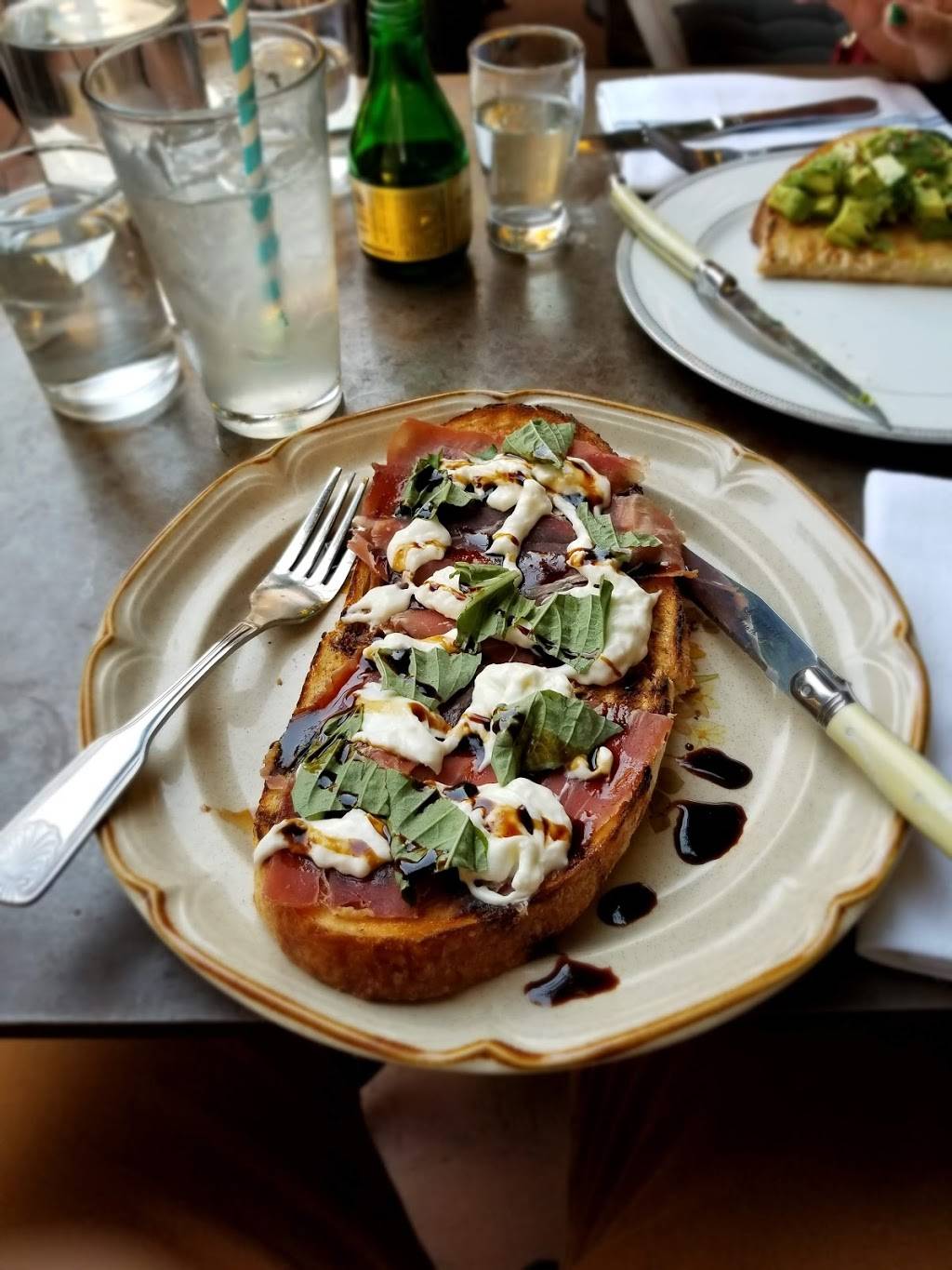 Flores + Sons | restaurant | 2024 Sawtelle Blvd, Los Angeles, CA 90025, USA | 4242736469 OR +1 424-273-6469