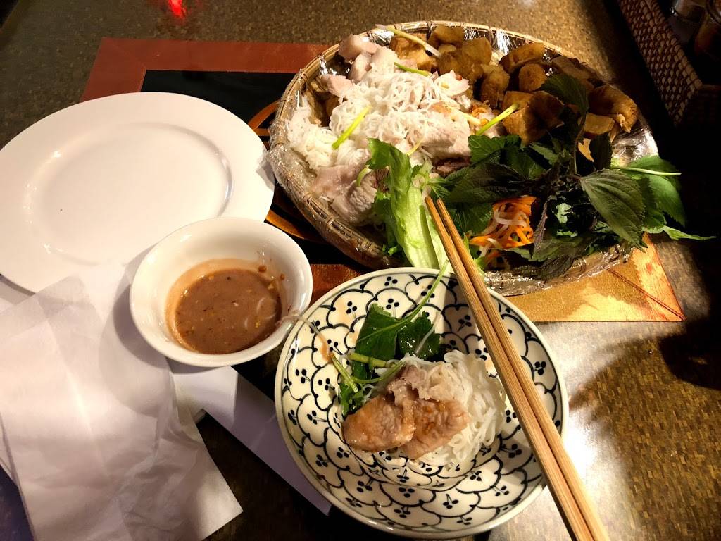 Pho Xua | restaurant | 1768 St Clair Ave W, Toronto, ON M6N 1J3, Canada | 4165199979 OR +1 416-519-9979