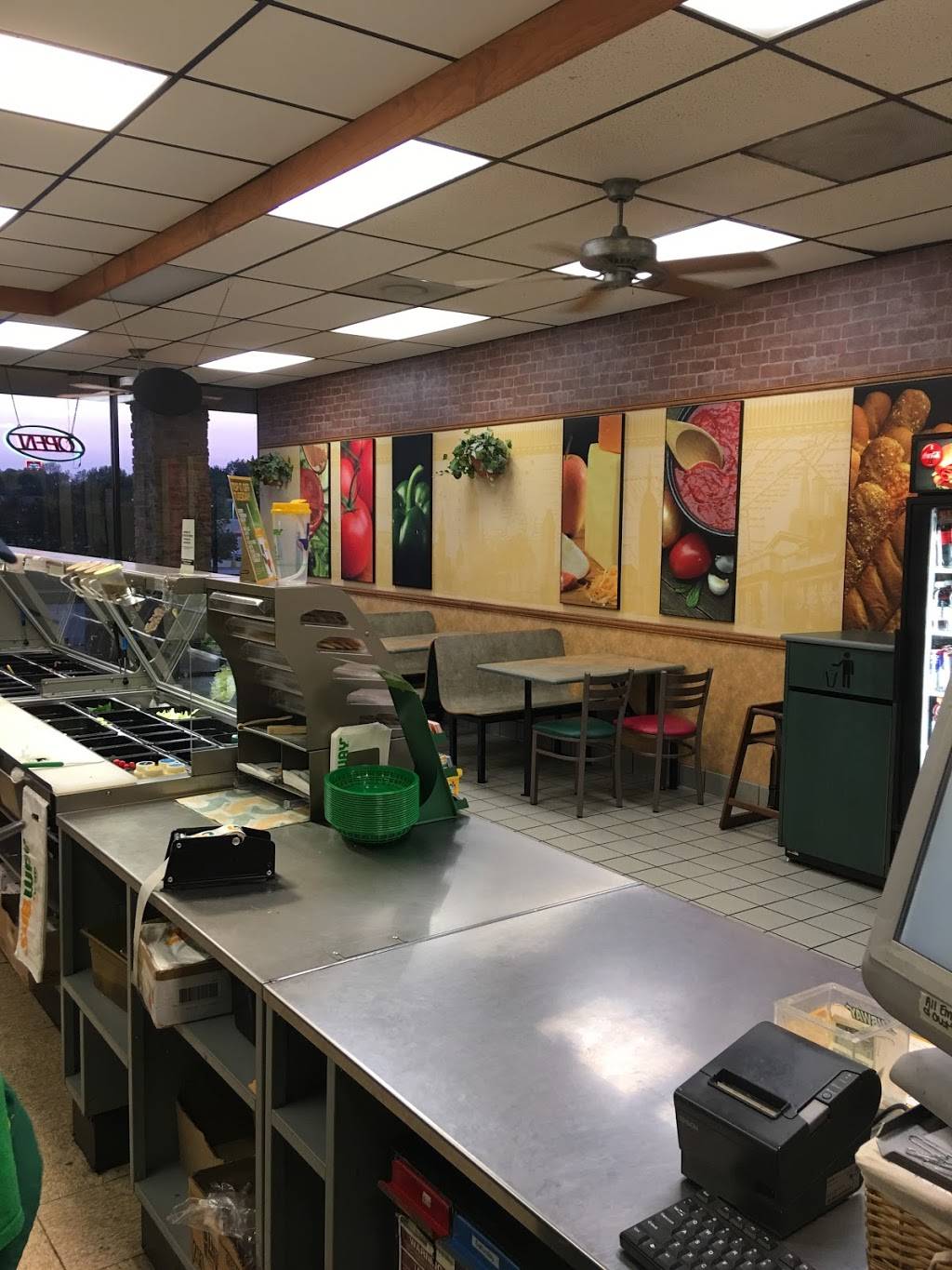 Subway | restaurant | 717 S Interstate 35 E, Denton, TX 76205, USA | 9403837438 OR +1 940-383-7438