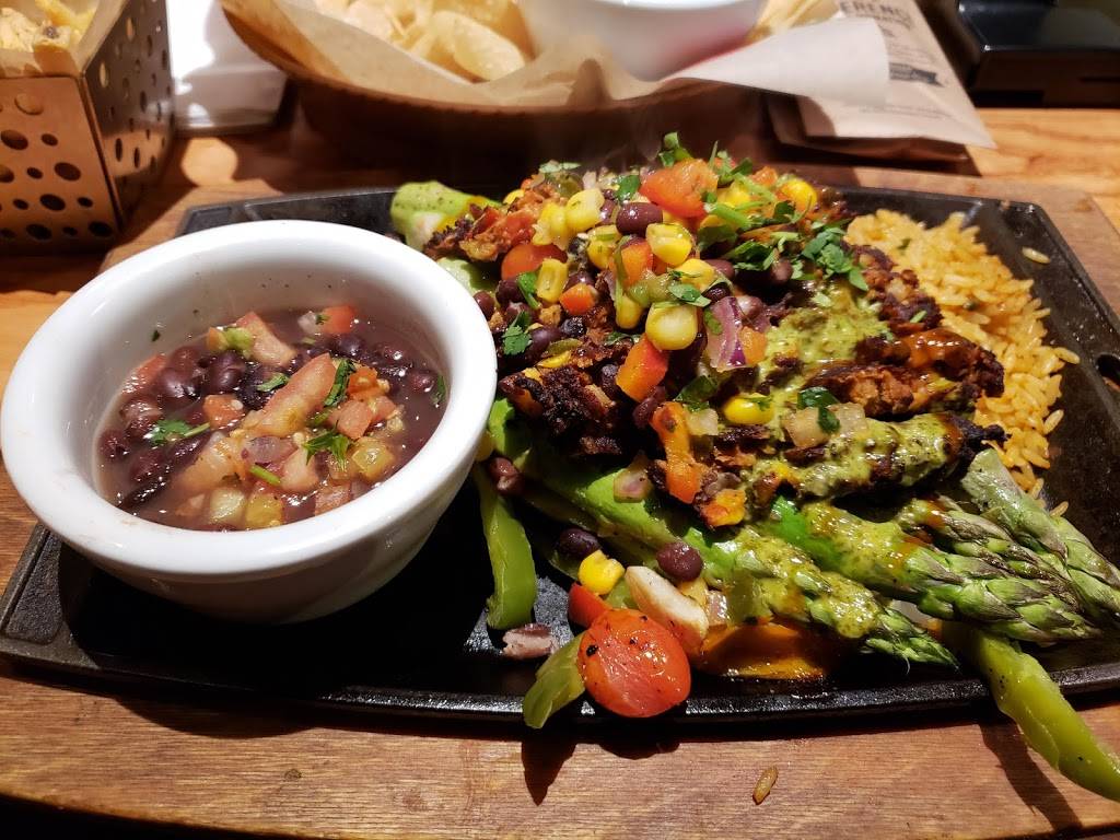 Chilis Grill & Bar | meal takeaway | 2030 W Grant Line Rd, Tracy, CA 95377, USA | 2098350687 OR +1 209-835-0687