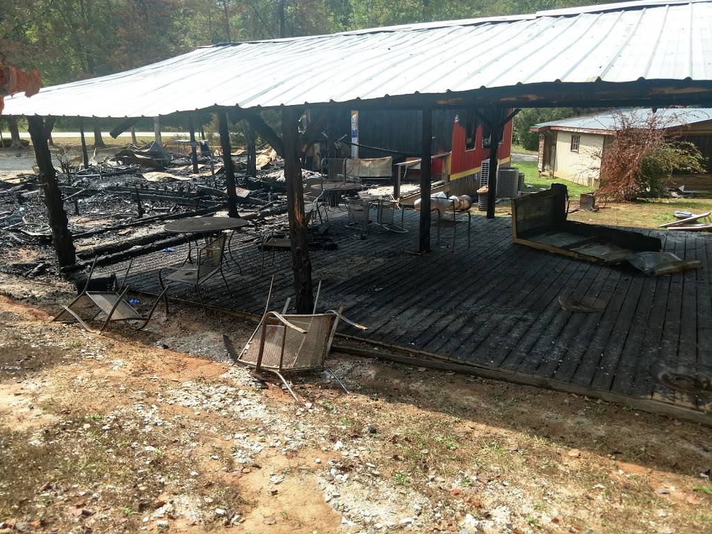 The LakeHouse Tavern | restaurant | 3288 Rock Springs Rd, Lavonia, GA 30553, USA | 7048076908 OR +1 704-807-6908