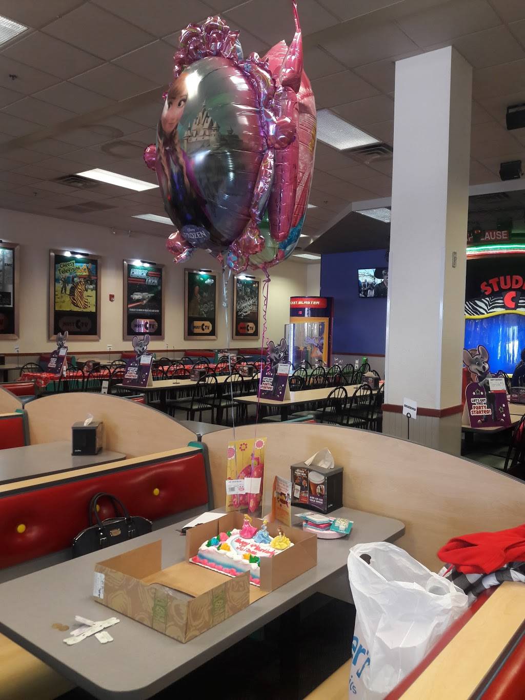 Chuck E. Cheeses | restaurant | 1615 Golden Gate Plaza, Mayfield Heights, OH 44124, USA | 4406841110 OR +1 440-684-1110