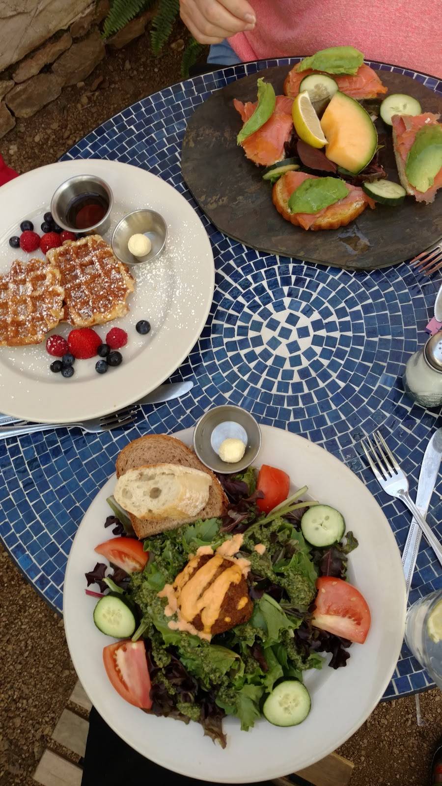 Blue Dahlia Bistro | restaurant | 107 E Hopkins St, San Marcos, TX 78666, USA | 5126679539 OR +1 512-667-9539