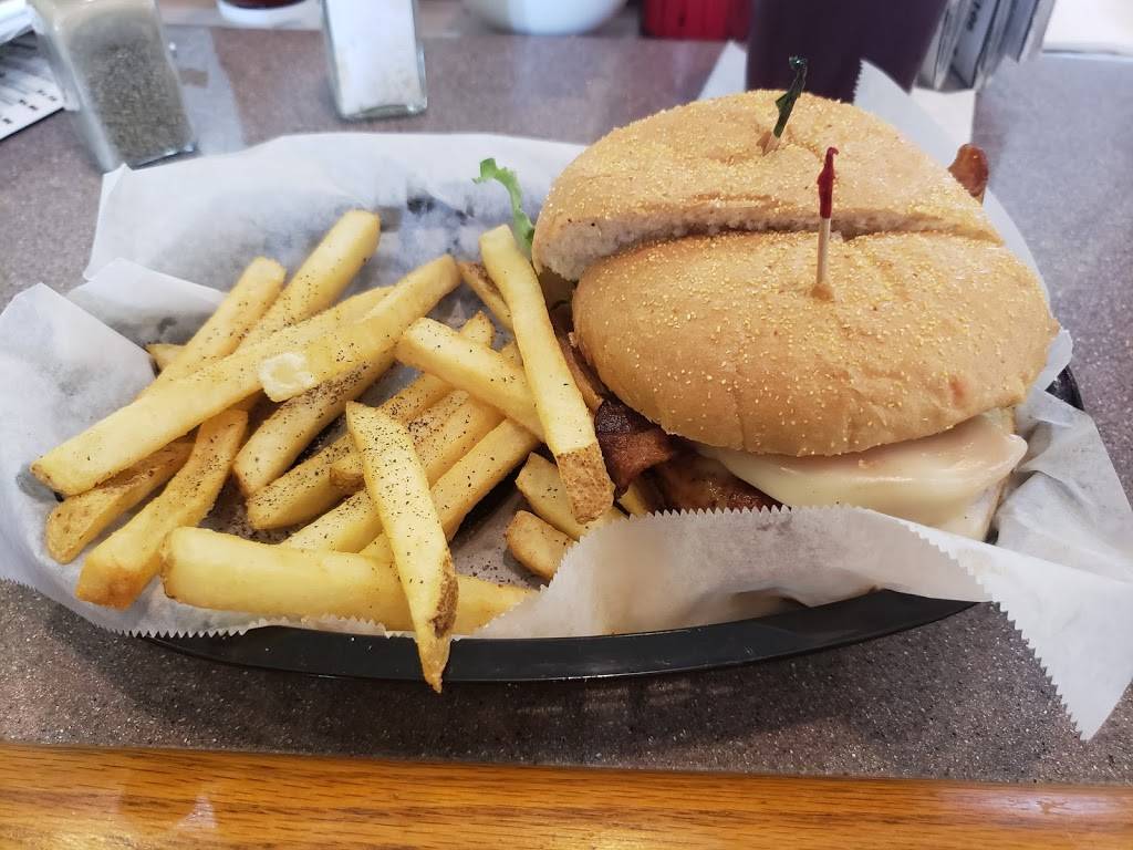 Bogeys 19th Hole Restaurant and Bar | restaurant | 3033 Mayport Rd, Jacksonville, FL 32233, USA | 9042705143 OR +1 904-270-5143