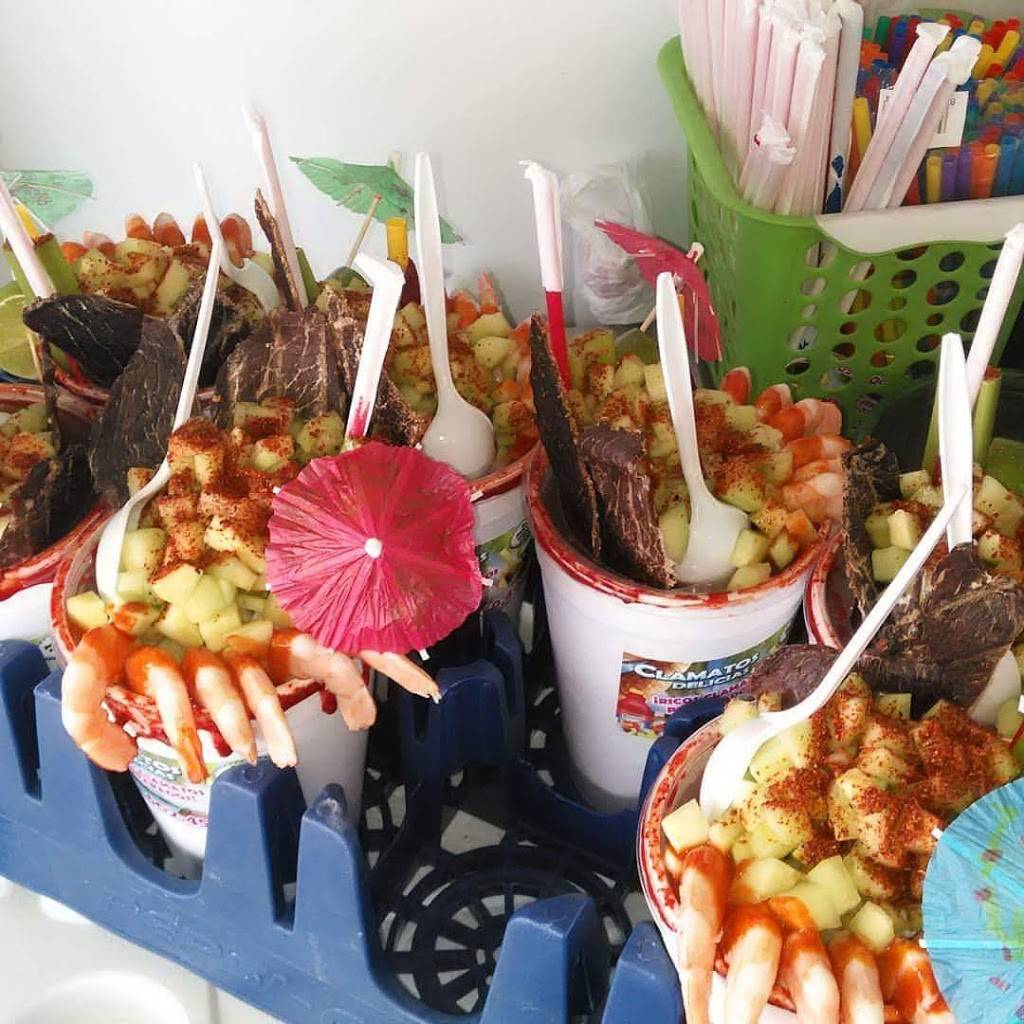 Clamatos Delicias | restaurant | 4098 N 35th Ave, Phoenix, AZ 85017, USA | 6024594955 OR +1 602-459-4955