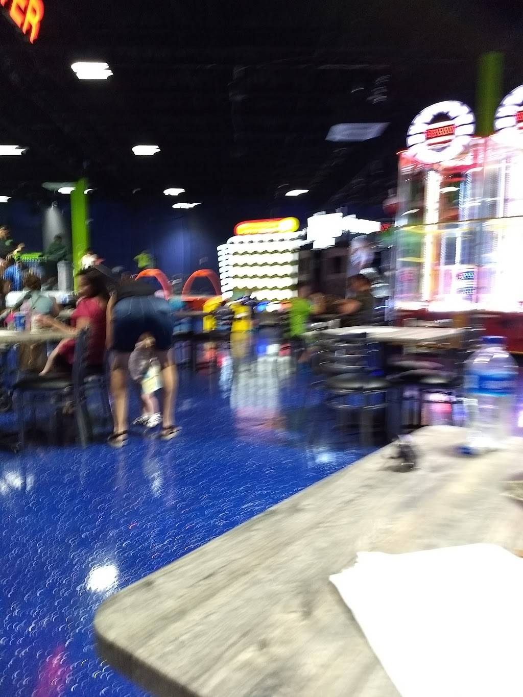 Off The Wall Davie | restaurant | 9130 W State Rd 84, Davie, FL 33324, USA | 9544763000 OR +1 954-476-3000