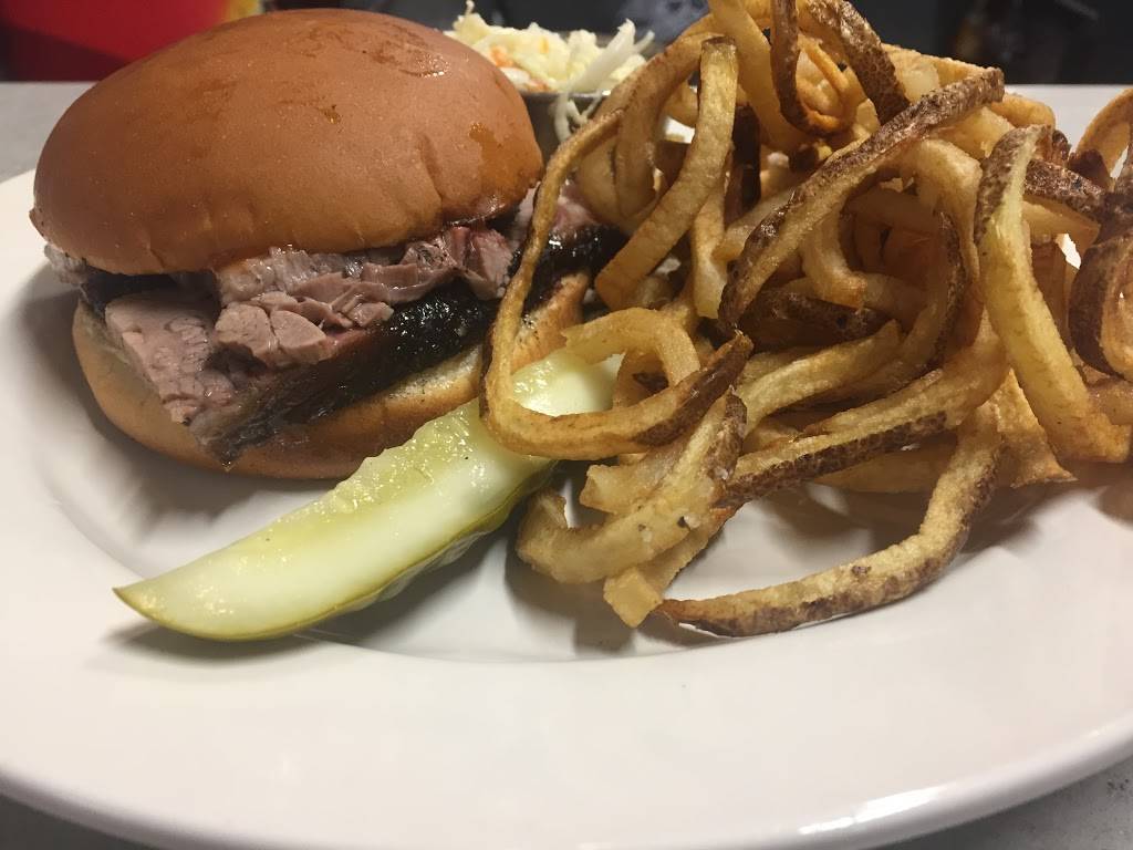 Mountain Que | restaurant | 2725 Main St, Hurricane, WV 25526, USA | 3045538747 OR +1 304-553-8747