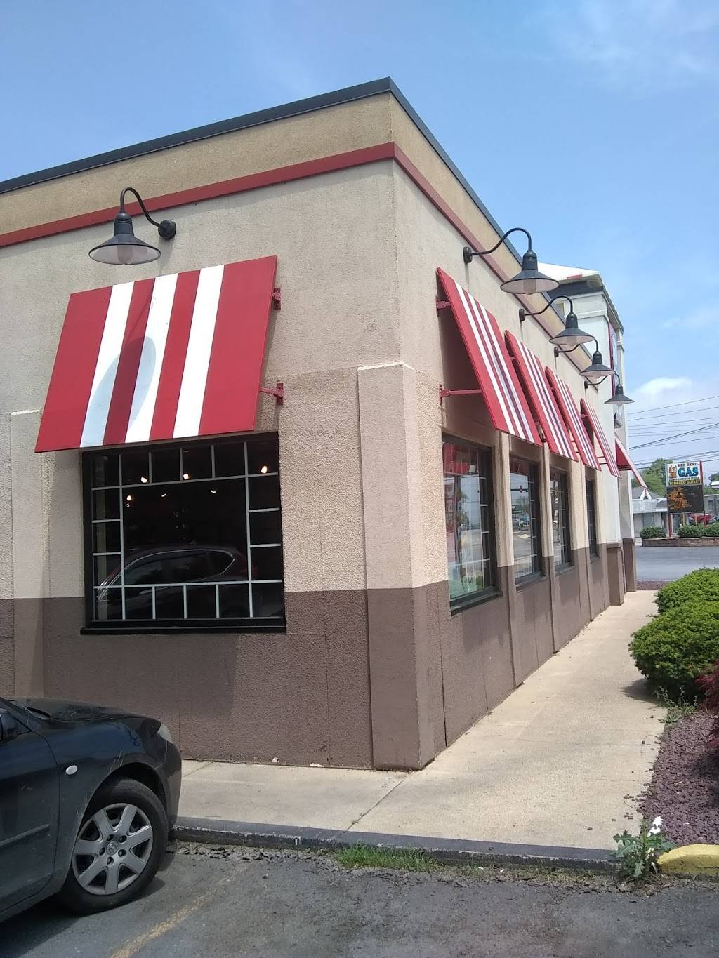 KFC | restaurant | 670 N Hanover St, Carlisle, PA 17013, USA | 7172438761 OR +1 717-243-8761