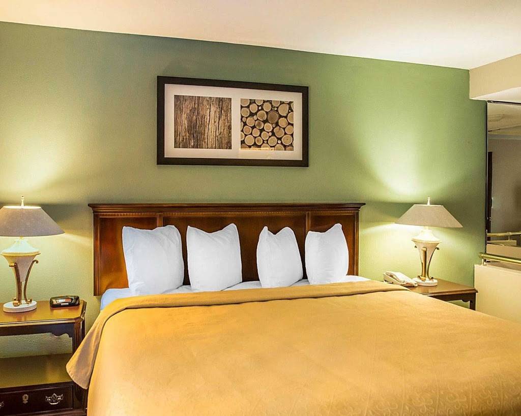 Quality Inn & Suites | restaurant | 11967 Chase Plaza Dr, Cincinnati, OH 45240, USA | 5138259600 OR +1 513-825-9600