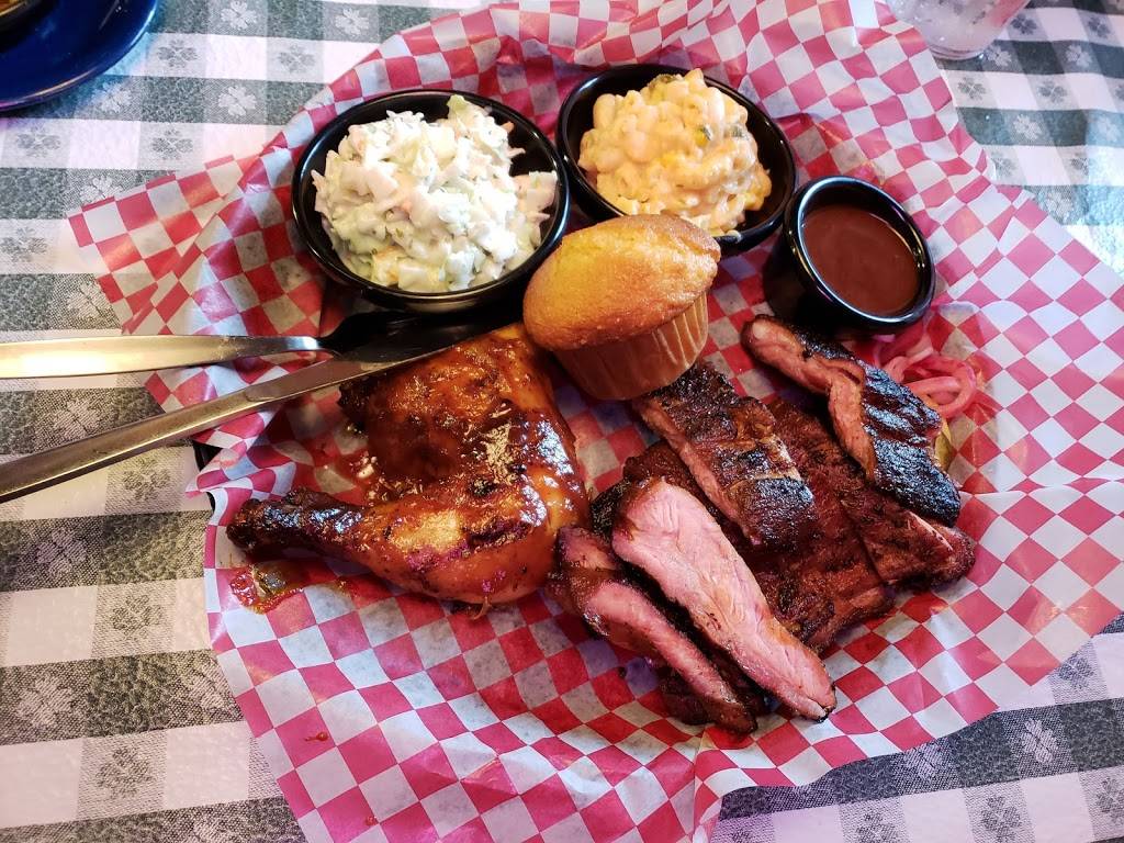 Famous Daves Bar-B-Que | restaurant | 991 Industrial Blvd, Smyrna, TN 37167, USA | 6152202276 OR +1 615-220-2276