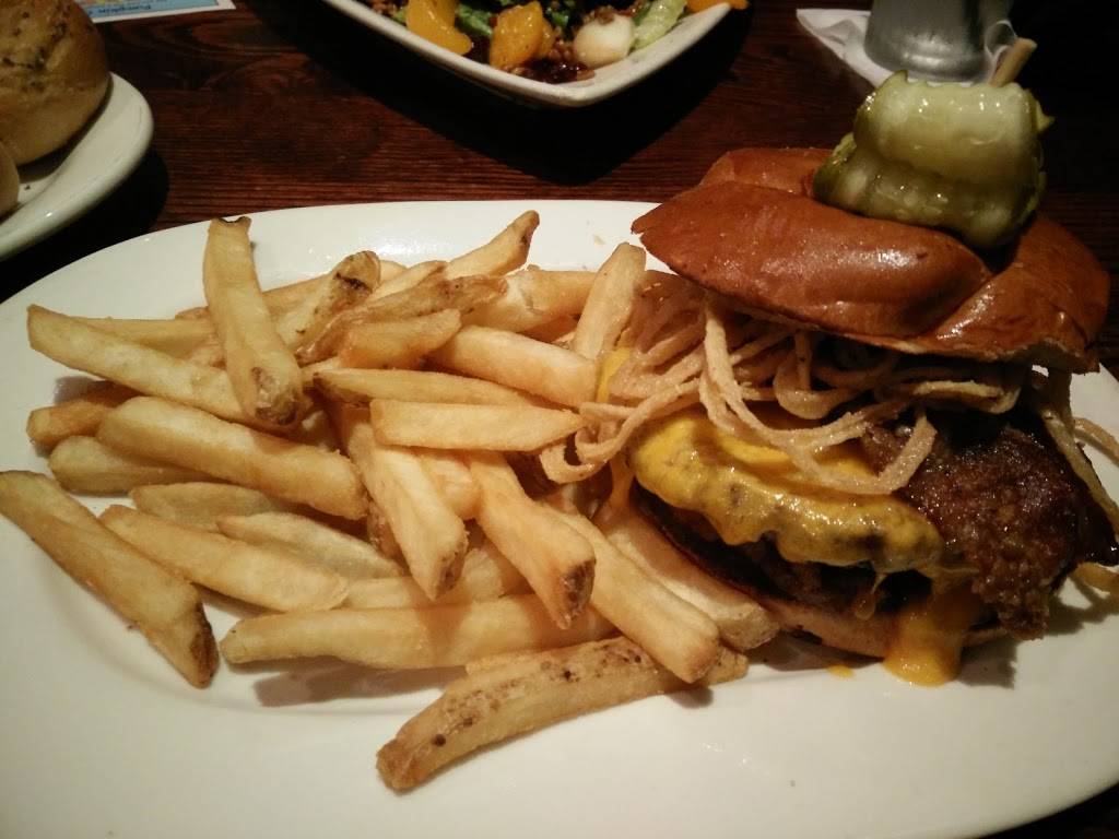 Houlihans | restaurant | 1288 Route US Highway 22 E, Bridgewater, NJ 08807, USA | 9082521300 OR +1 908-252-1300