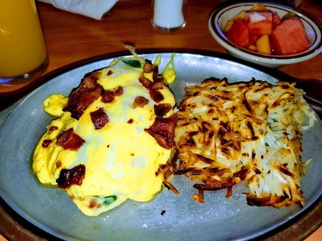 Village Inn | bakery | 1331 N Zaragoza Rd, El Paso, TX 79936, USA | 9155905058 OR +1 915-590-5058