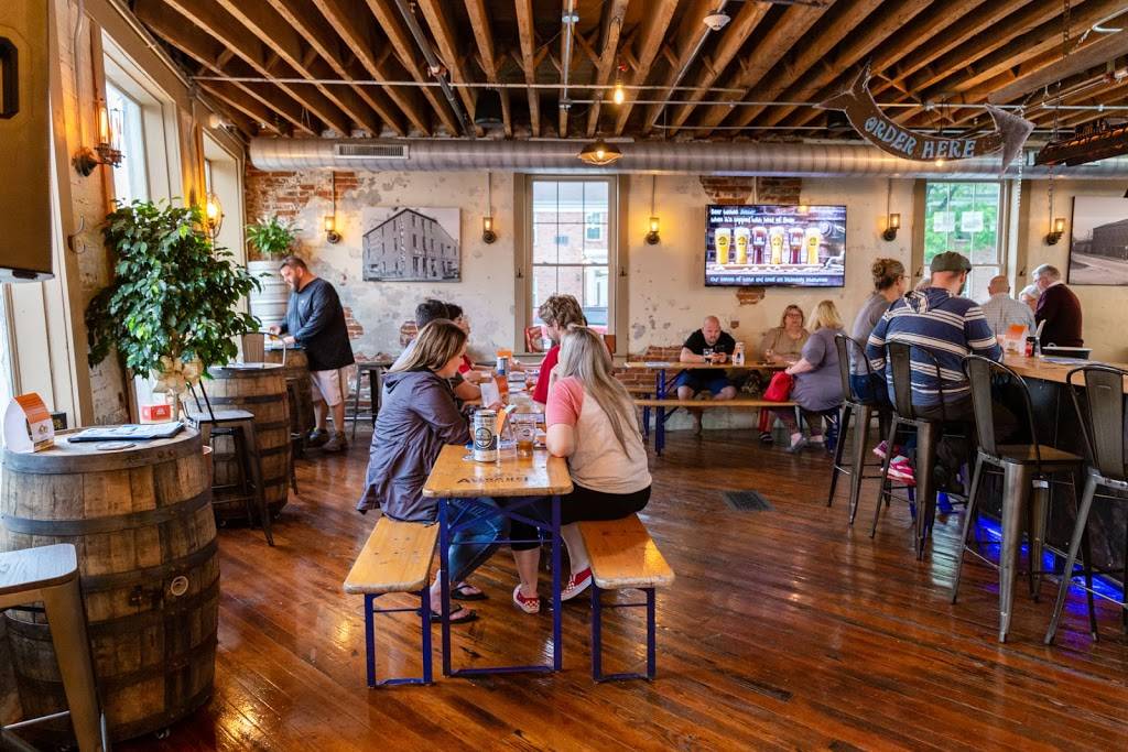 Mad Paddle Brewery | restaurant | 301 West St, Madison, IN 47250, USA | 8122740595 OR +1 812-274-0595