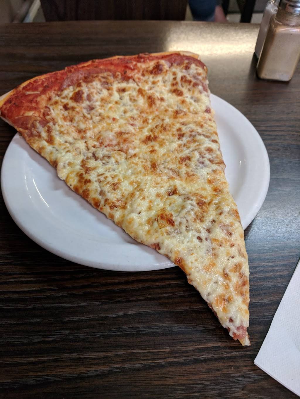 La Pizzeria | restaurant | 17 Dundas St W, Napanee, ON K7R 1Z3, Canada | 6133543361 OR +1 613-354-3361