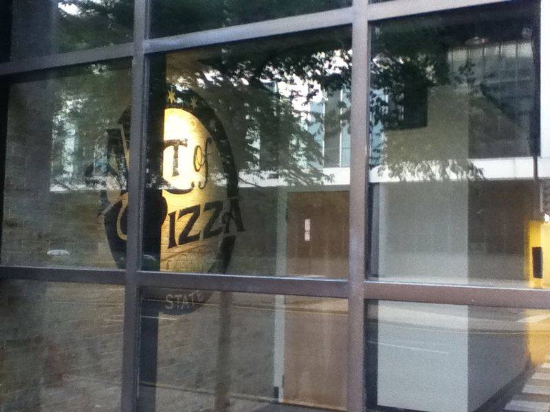 Art of Pizza on State Street | restaurant | 727 S State St, Chicago, IL 60605, USA | 3128775335 OR +1 312-877-5335