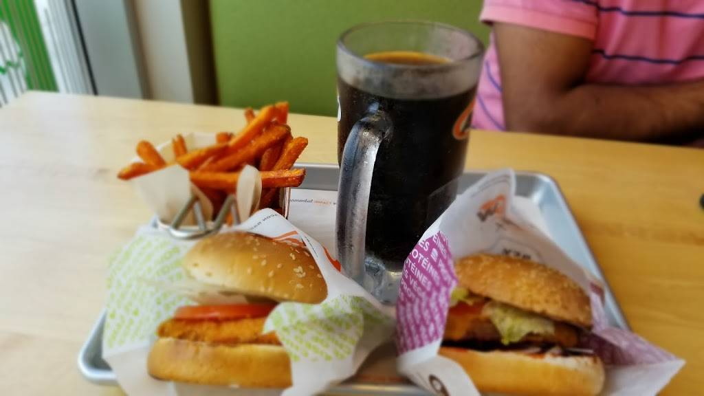 A&W Canada | restaurant | 75 Resolution Dr, Brampton, ON L6W 0A6, Canada | 2892980277 OR +1 289-298-0277