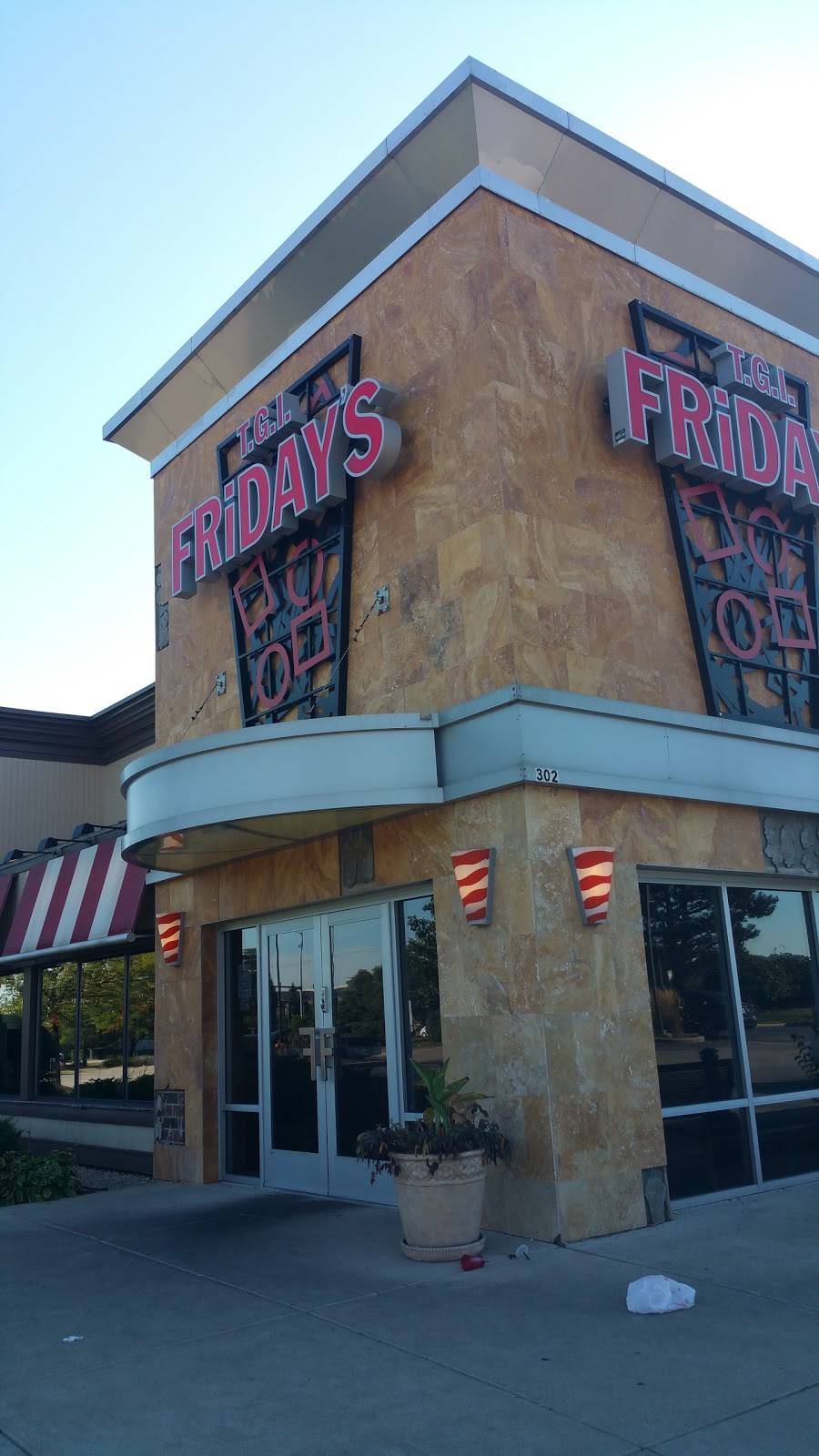 TGI Fridays | restaurant | 302 W Army Trail Rd, Bloomingdale, IL 60108, USA | 6303078126 OR +1 630-307-8126