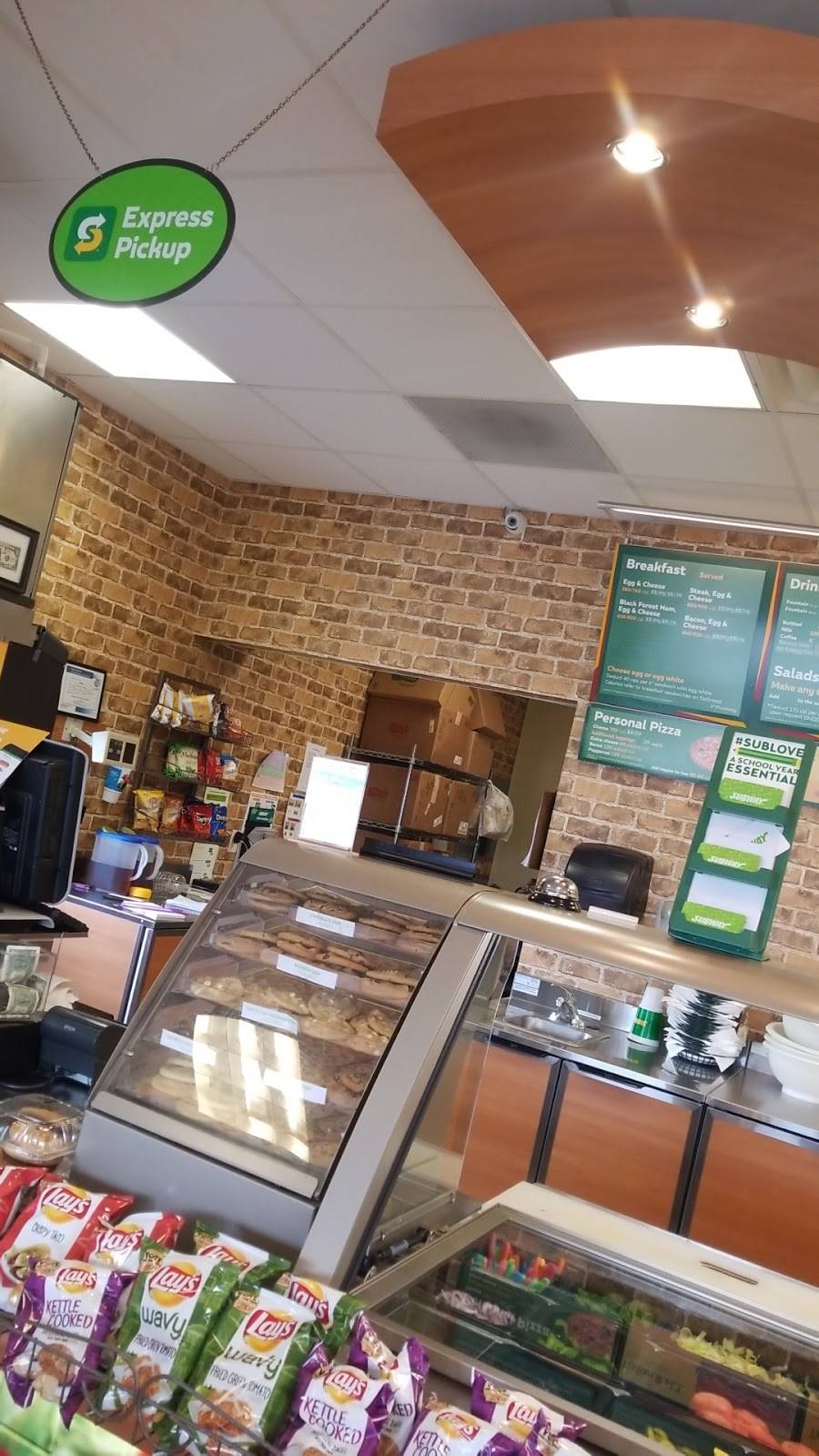 Subway | restaurant | 112 N Oak St, Williamsville, IL 62693, USA | 2175664324 OR +1 217-566-4324