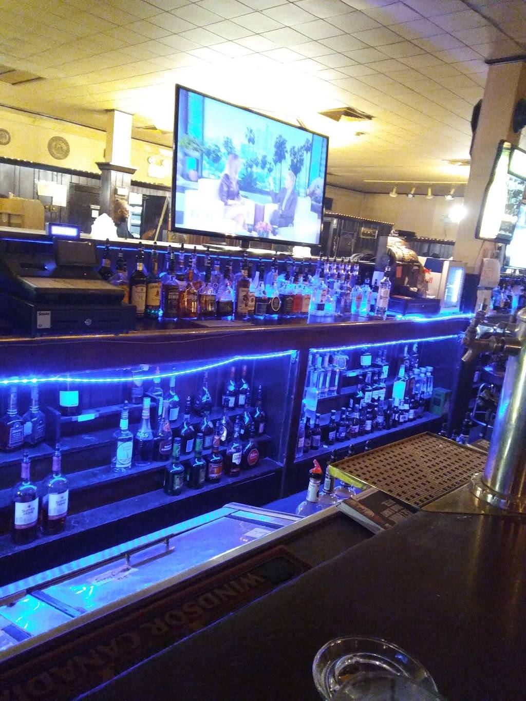 Waterford Inn | restaurant | 6825 Ludlow St, Upper Darby, PA 19082, USA | 6103527300 OR +1 610-352-7300