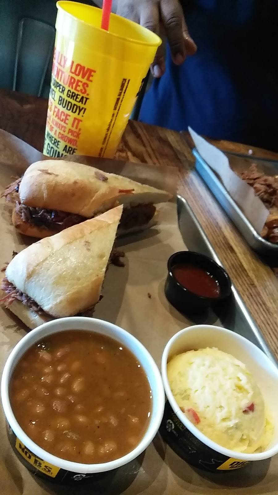 Dickeys Barbecue Pit | restaurant | 19201 Bear Valley Rd, Apple Valley, CA 92308, USA | 7602405556 OR +1 760-240-5556