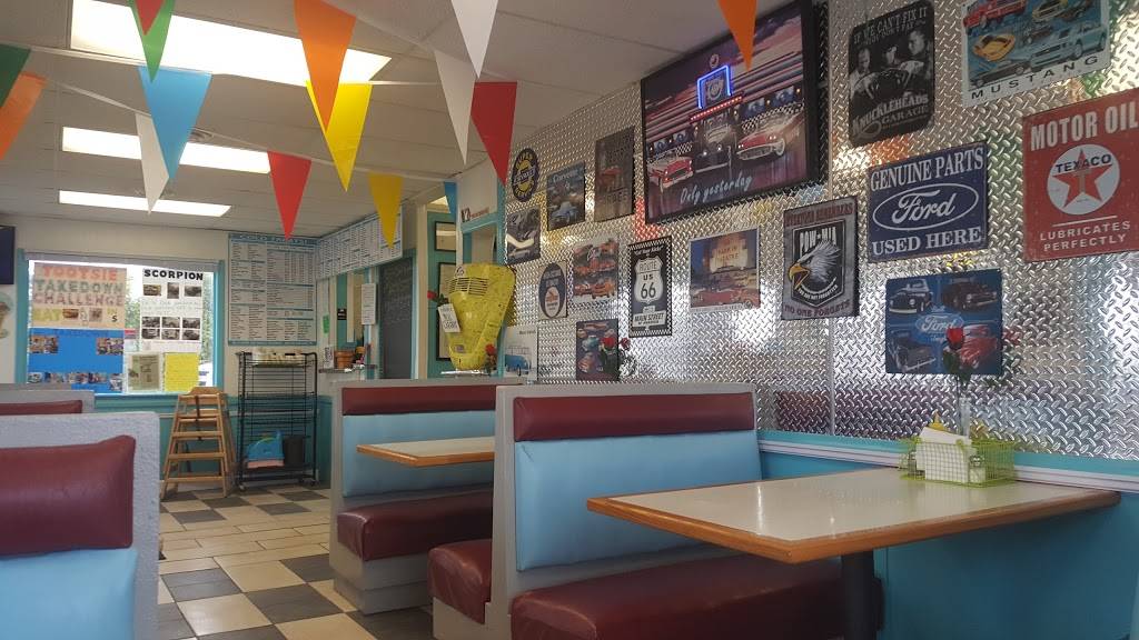 Tootsies Ice Cream & More | restaurant | 210 N K Ave, Vinton, IA 52349, USA | 3194725300 OR +1 319-472-5300