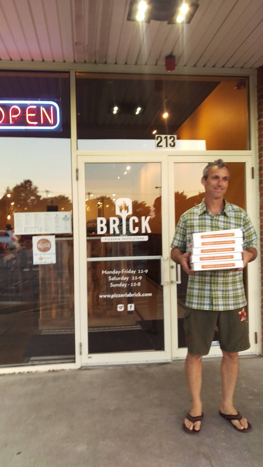 Brick Pizzeria Napoletana | restaurant | 213 Huttleston Ave, Fairhaven, MA 02719, USA | 7742022787 OR +1 774-202-2787