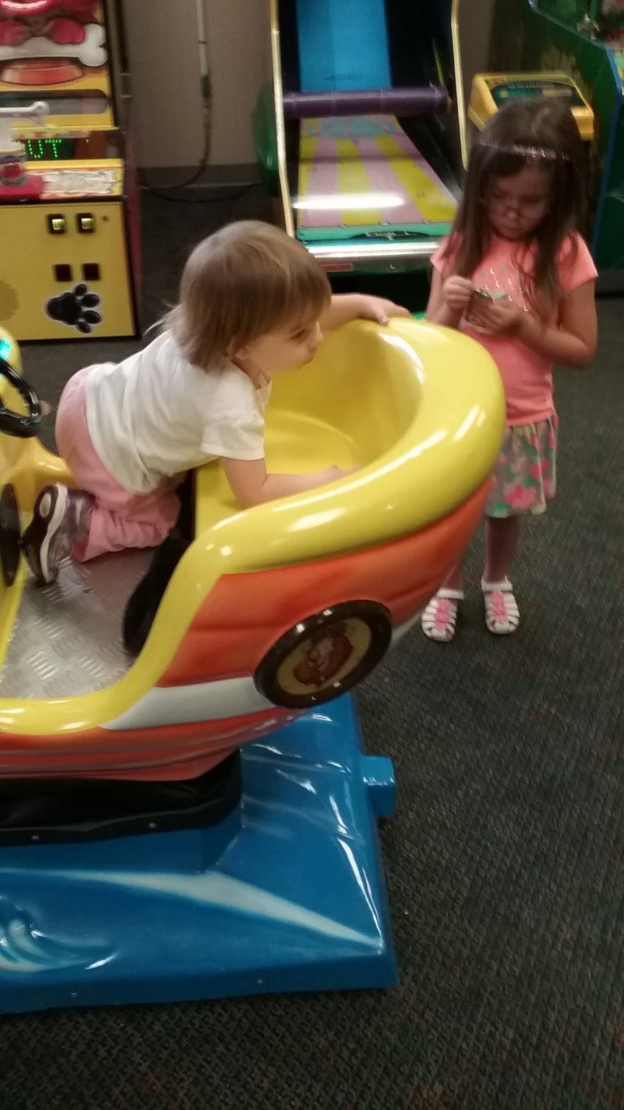 Chuck E. Cheese | restaurant | 559 N Green River Rd, Evansville, IN 47715, USA | 8124730004 OR +1 812-473-0004