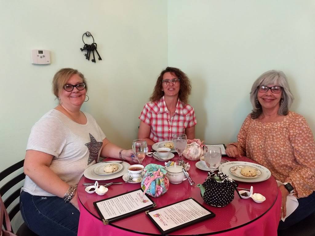 2 Sisters Tea Room & Gift Shop | restaurant | 205 W Main St, Vine Grove, KY 40175, USA | 2708772393 OR +1 270-877-2393