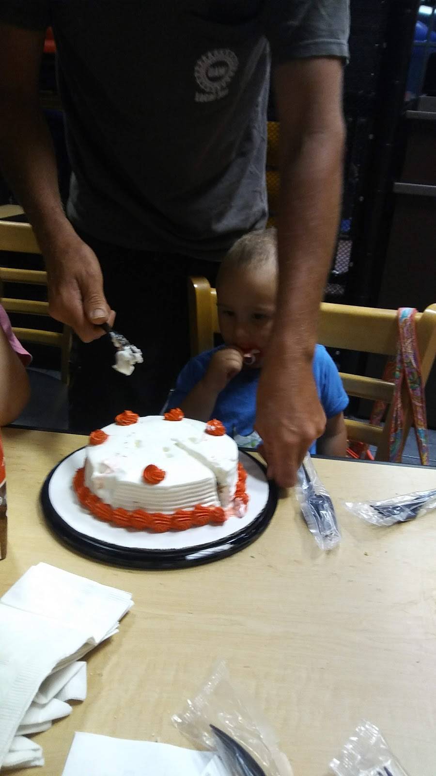 Dairy Queen Grill & Chill | restaurant | 4605 E Maryland St, Decatur, IL 62521, USA | 2178649610 OR +1 217-864-9610