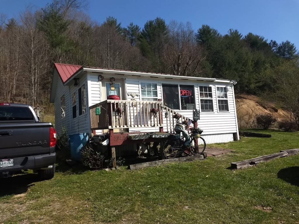 Thai-Am | restaurant | 5925 US-19E, Hampton, TN 37658, USA | 4237253424 OR +1 423-725-3424