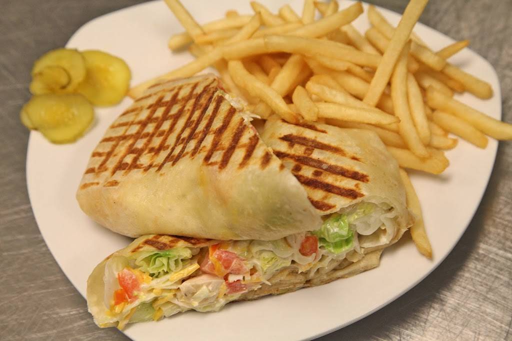 Crazy​ ​​Pour Sports Bar | restaurant | 105 North Ave, Villa Park, IL 60181, USA | 6307580099 OR +1 630-758-0099