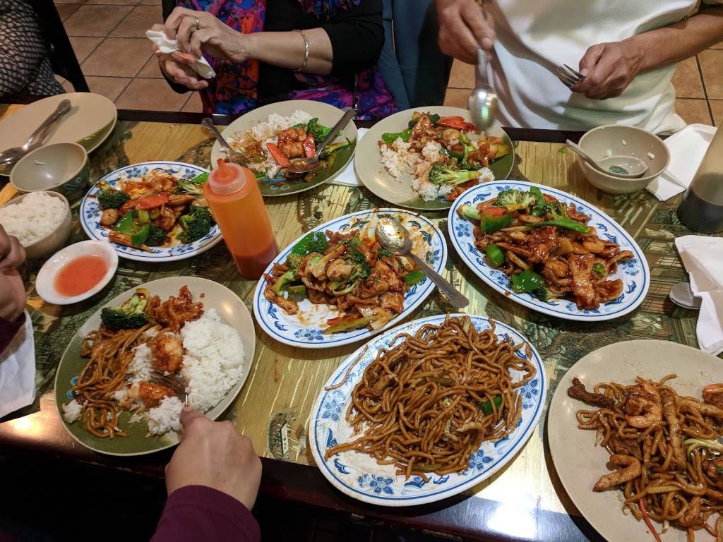 Fatimas Halal Kitchen | restaurant | 25-25 Broadway, Astoria, NY 11106, USA | 7182780080 OR +1 718-278-0080