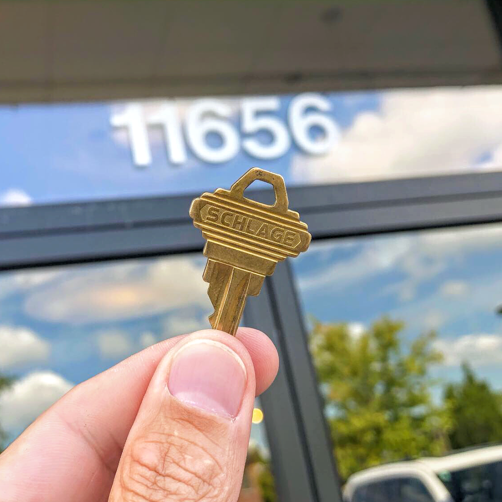 J. P. Fields West | restaurant | 11656 Manchester Rd, Des Peres, MO 63131, USA | 3144620127 OR +1 314-462-0127