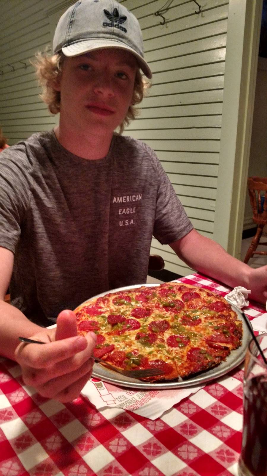 Fricanos Pizza Tavern | restaurant | 1400 Fulton St, Grand Haven, MI 49417, USA | 6168428640 OR +1 616-842-8640