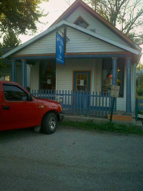 Bluebird Cafe | restaurant | 15 N Main St, Laketon, IN 46943, USA | 2603060162 OR +1 260-306-0162