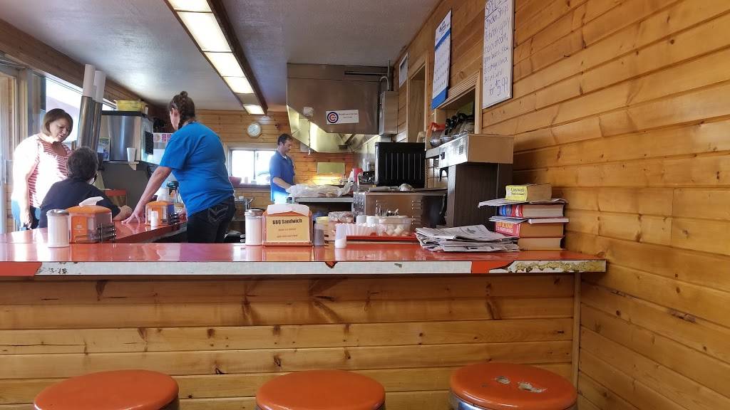 Julians Drive In | restaurant | 8190 Old Hwy 50, Flora, IL 62839, USA | 6186625636 OR +1 618-662-5636