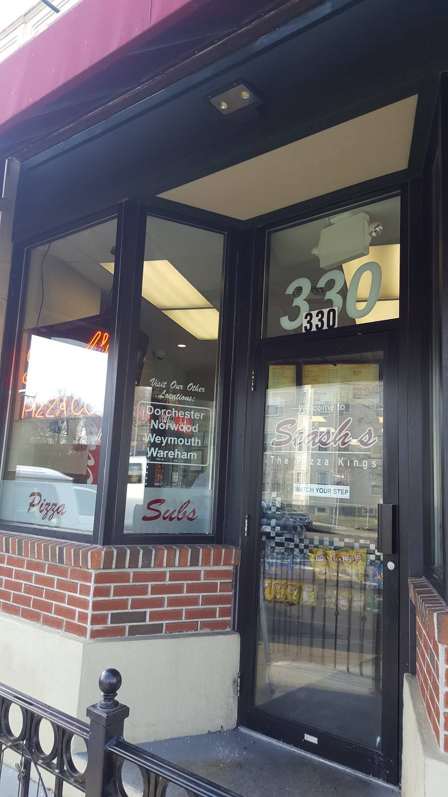 Stashs Pizza | restaurant | 330 Belgrade Ave, Roslindale, MA 02131, USA | 6173271300 OR +1 617-327-1300