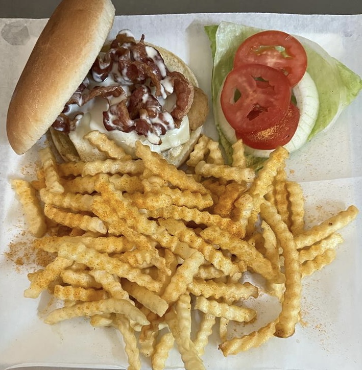 Yeyas | restaurant | 105 S Main St, Johnson City, KS 67855, USA | 6204921701 OR +1 620-492-1701