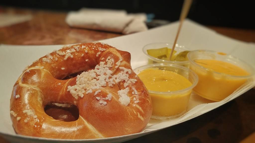 Story Tavern | restaurant | 150 S San Fernando Blvd, Burbank, CA 91502, USA | 8185674200 OR +1 818-567-4200