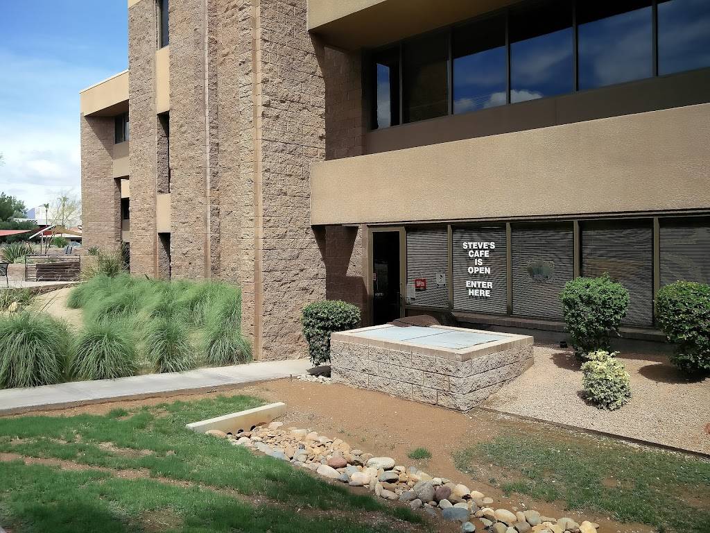 Steves Cafe | cafe | 8655 East Vía de Ventura, Scottsdale, AZ 85258, USA | 4809917971 OR +1 480-991-7971