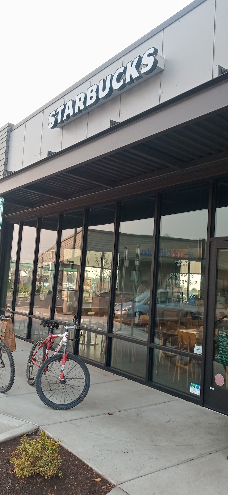 Starbucks | cafe | 7340 Crater Lake Highway, OR-62, White City, OR 97503, USA | 5416303780 OR +1 541-630-3780