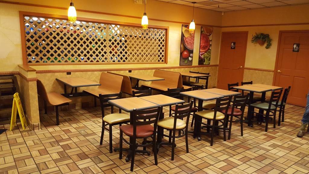 Subway | restaurant | 2654 Old Galax Pike, Hillsville, VA 24343, USA | 2767280110 OR +1 276-728-0110