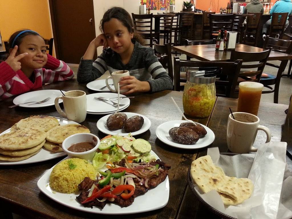 El Pupusodromo | restaurant | 2303, 12325, Veterans Memorial Dr, Houston, TX 77014, USA | 2815872800 OR +1 281-587-2800