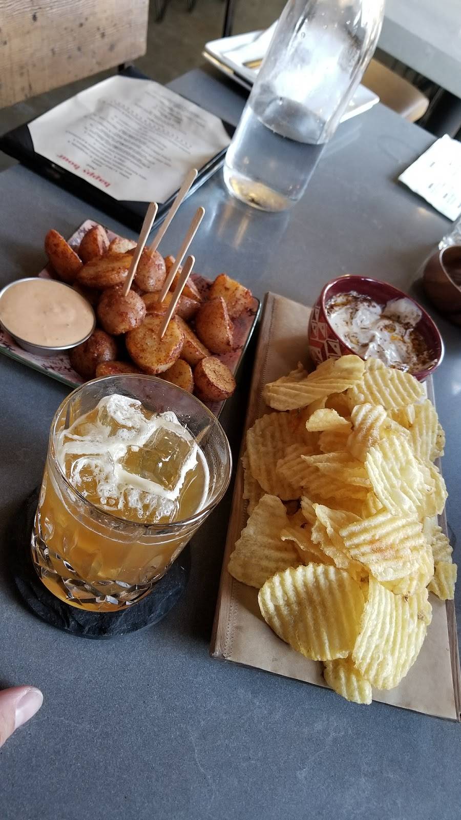 The Oak and Vine | restaurant | 117 E Harvard St, Glendale, CA 91205, USA | 8185077011 OR +1 818-507-7011