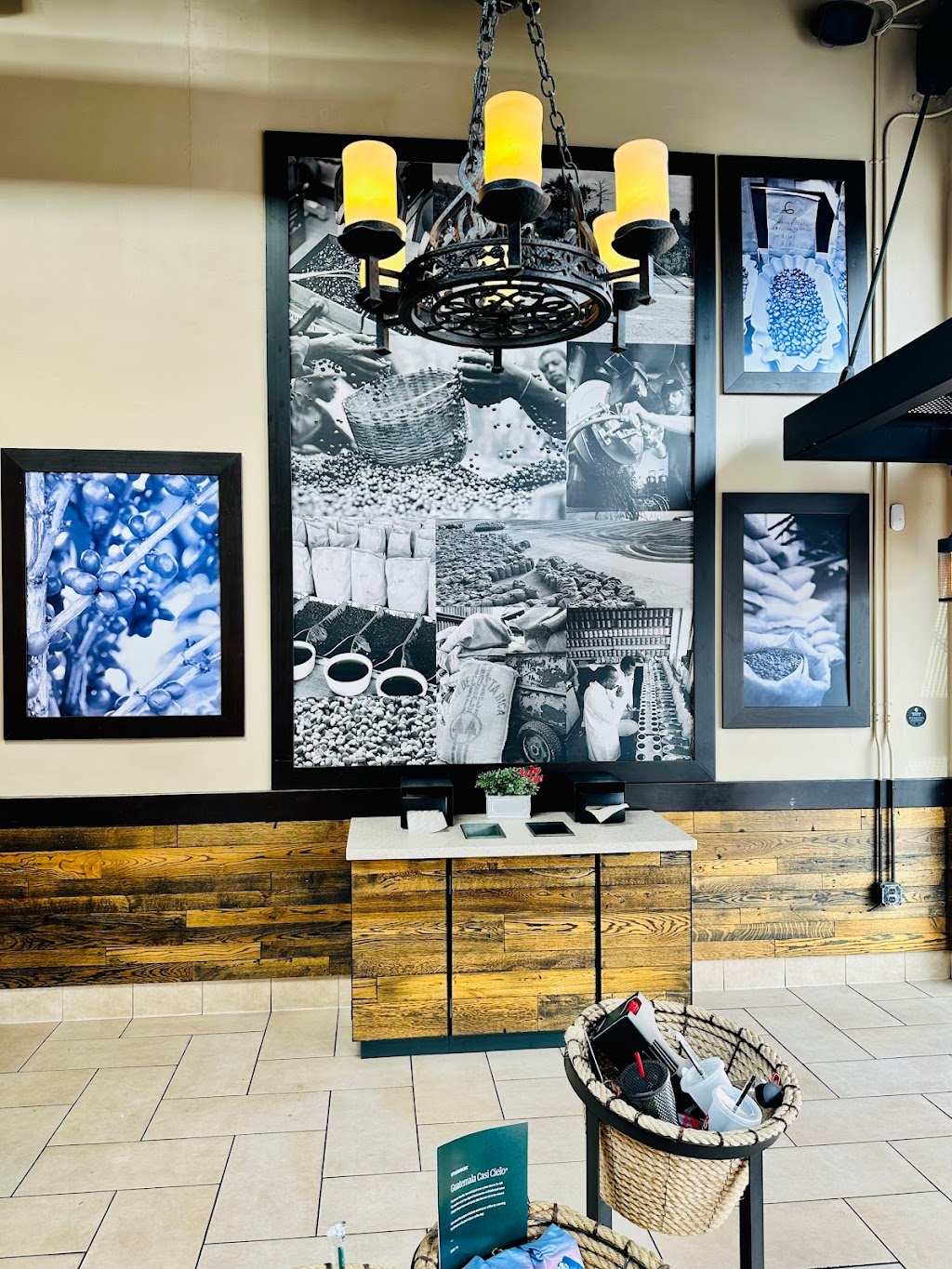 Starbucks | cafe | Old Police Headquarters, 789 W Harbor Dr, San Diego, CA 92101, USA | 6192340681 OR +1 619-234-0681